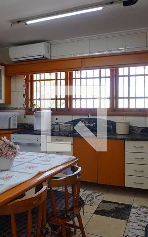 Casa à venda com 840m², 4 quartos e 8 vagasCozinha