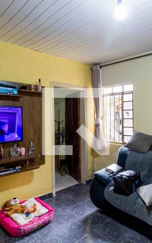 Casa à venda com 300m², 2 quartos e 2 vagas Casa à venda com 300m², 2 quartos e 2 vagasSala