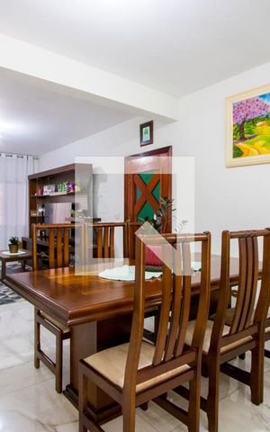 Casa à venda com 262m², 3 quartos e 2 vagasSala