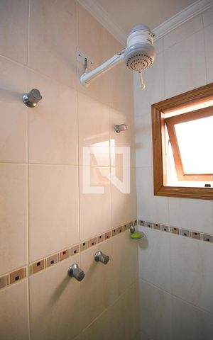 Casa à venda com 141m², 4 quartos e 4 vagas Casa à venda com 141m², 4 quartos e 4 vagasChuveiro do banheiro da suíte 2