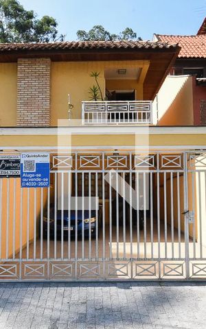 Casa à venda com 141m², 4 quartos e 4 vagas Casa à venda com 141m², 4 quartos e 4 vagasFachada