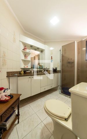 Apartamento à venda com 114m², 3 quartos e 2 vagas Apartamento à venda com 114m², 3 quartos e 2 vagasBanheiro da Suíte