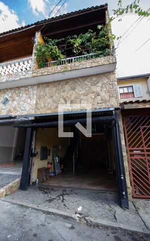 Casa à venda com 75m², 2 quartos e 1 vaga Casa à venda com 75m², 2 quartos e 1 vagaFachada