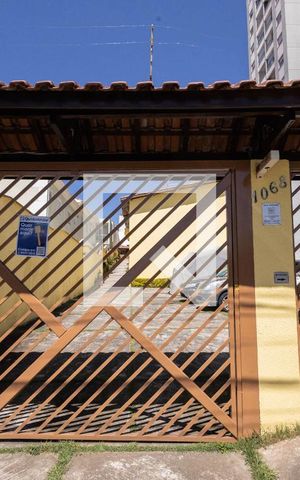 Casa de condomínio à venda com 58m², 2 quartos e 1 vaga Casa de condomínio à venda com 58m², 2 quartos e 1 vagaFachada