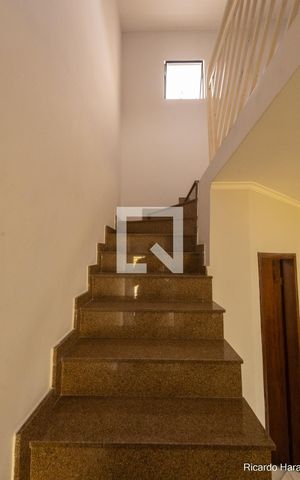 Casa de condomínio à venda com 58m², 2 quartos e 1 vaga Casa de condomínio à venda com 58m², 2 quartos e 1 vagaEscada