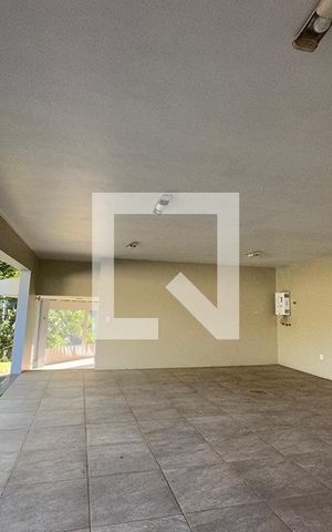 Casa à venda com 300m², 4 quartos e 4 vagasGaragem