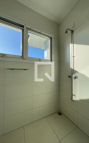 Casa à venda com 300m², 4 quartos e 4 vagasBox do Banheiro da Suíte