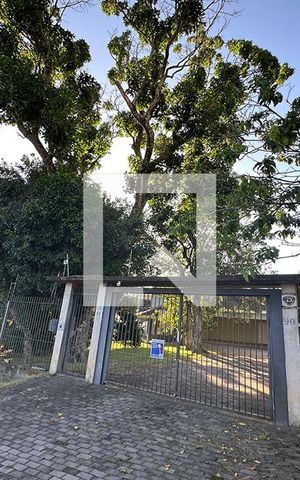 Casa à venda com 300m², 4 quartos e 4 vagasFachada