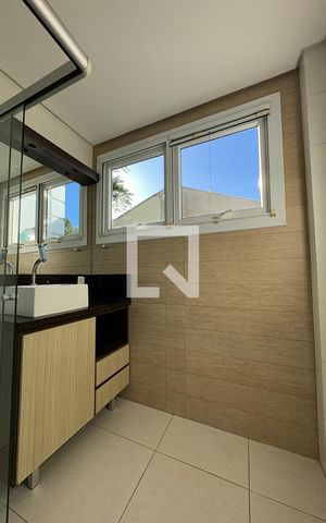 Casa à venda com 300m², 4 quartos e 4 vagasBanheiro da Suíte 2