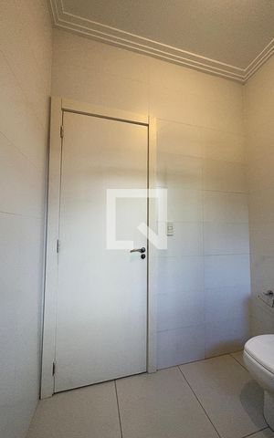 Casa à venda com 300m², 4 quartos e 4 vagasBanheiro Social
