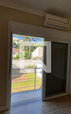 Casa à venda com 300m², 4 quartos e 4 vagasPorta Janela da Suíte