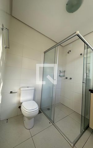 Casa à venda com 300m², 4 quartos e 4 vagasBanheiro da Suíte 2