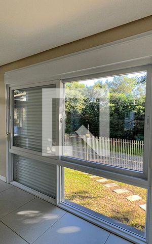 Casa à venda com 300m², 4 quartos e 4 vagasJanela da Sala 1
