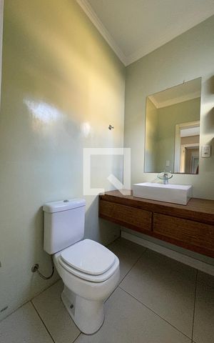 Casa à venda com 300m², 4 quartos e 4 vagasLavabo