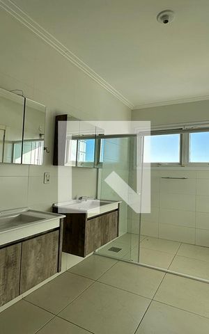 Casa à venda com 300m², 4 quartos e 4 vagasBanheiro da Suíte