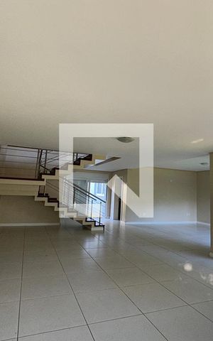 Casa à venda com 300m², 4 quartos e 4 vagasSala 1