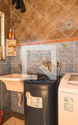 Casa à venda com 250m², 5 quartos e 2 vagas Casa à venda com 250m², 5 quartos e 2 vagasÁrea de Serviço