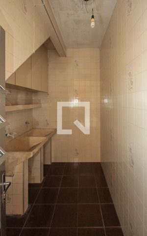 Casa à venda com 400m², 5 quartos e 8 vagas Casa à venda com 400m², 5 quartos e 8 vagasÁrea de Serviço casa 02