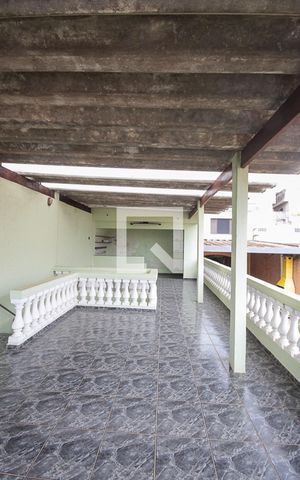 Casa à venda com 400m², 5 quartos e 8 vagas Casa à venda com 400m², 5 quartos e 8 vagasTerraço
