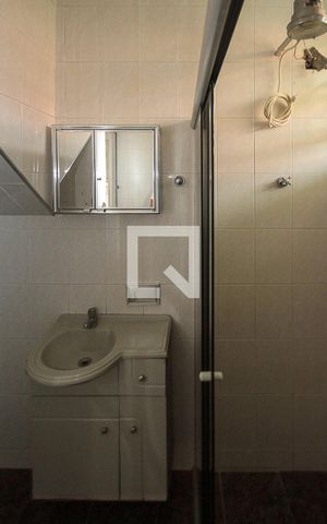 Casa à venda com 400m², 5 quartos e 8 vagas Casa à venda com 400m², 5 quartos e 8 vagasBanheiro