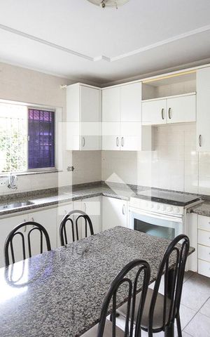 Casa à venda com 400m², 5 quartos e 8 vagas Casa à venda com 400m², 5 quartos e 8 vagasCozinha