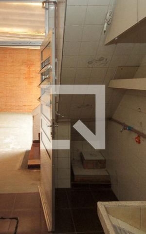 Casa à venda com 400m², 5 quartos e 8 vagas Casa à venda com 400m², 5 quartos e 8 vagasÁrea de Serviço casa 02