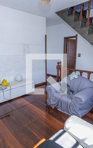 Casa à venda com 360m², 4 quartos e 6 vagas Casa à venda com 360m², 4 quartos e 6 vagasSala / 2º andar