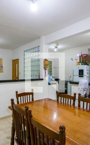 Casa à venda com 160m², 4 quartos e 3 vagas Casa à venda com 160m², 4 quartos e 3 vagasCopa