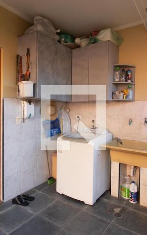 Casa à venda com 276m², 5 quartos e 7 vagas Casa à venda com 276m², 5 quartos e 7 vagasÁrea de Serviço