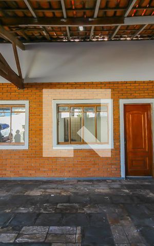 Casa à venda com 320m², 3 quartos e 6 vagas Casa à venda com 320m², 3 quartos e 6 vagasGaragem