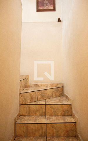 Casa à venda com 237m², 3 quartos e 2 vagasEscada