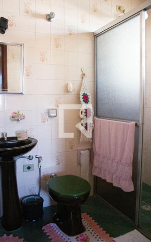 Casa à venda com 237m², 3 quartos e 2 vagasBanheiro da Suíte