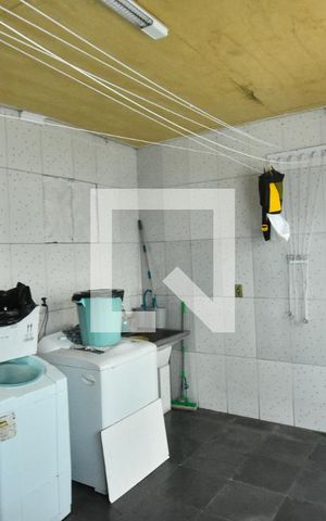 Casa à venda com 220m², 4 quartos e 5 vagas Casa à venda com 220m², 4 quartos e 5 vagasLavanderia