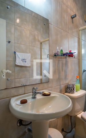 Casa de condomínio à venda com 290m², 6 quartos e 3 vagas Casa de condomínio à venda com 290m², 6 quartos e 3 vagasBanheiro Corredor