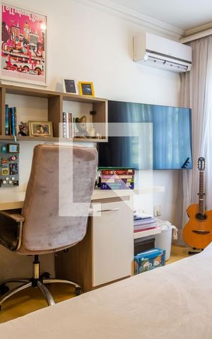 Casa de condomínio à venda com 290m², 6 quartos e 3 vagas Casa de condomínio à venda com 290m², 6 quartos e 3 vagasQuarto 1