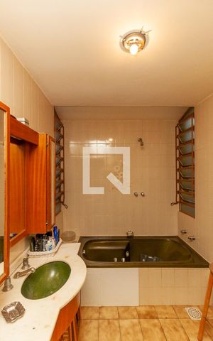 Casa à venda com 200m², 4 quartos e 2 vagas Casa à venda com 200m², 4 quartos e 2 vagasBanheiro da Suíte