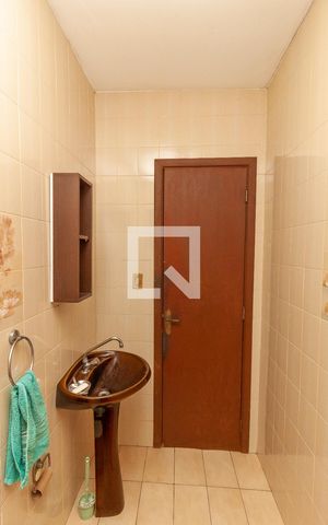 Casa à venda com 200m², 4 quartos e 2 vagas Casa à venda com 200m², 4 quartos e 2 vagasBanheiro 1