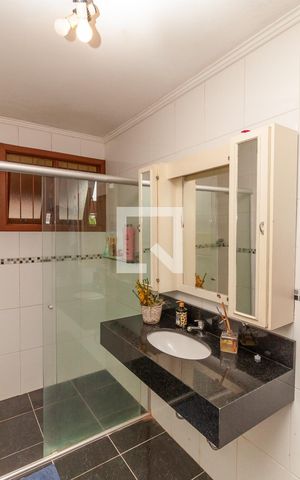 Casa à venda com 200m², 4 quartos e 2 vagas Casa à venda com 200m², 4 quartos e 2 vagasBanheiro 2