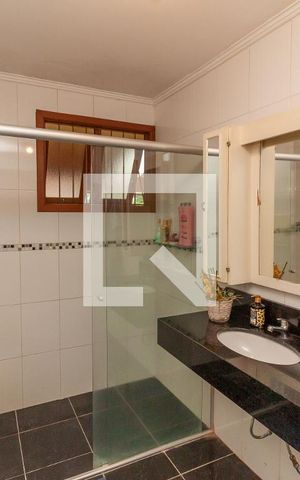 Casa à venda com 200m², 4 quartos e 2 vagas Casa à venda com 200m², 4 quartos e 2 vagasBanheiro 2