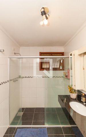 Casa à venda com 200m², 4 quartos e 2 vagas Casa à venda com 200m², 4 quartos e 2 vagasBanheiro 2
