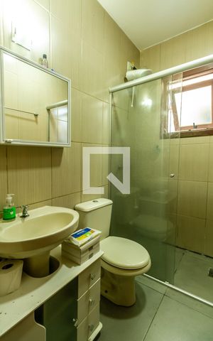 Casa à venda com 110m², 3 quartos e 1 vaga Casa à venda com 110m², 3 quartos e 1 vagaBanheiro