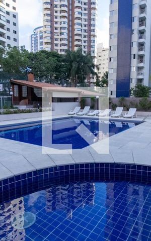 Apartamento à venda com 126m², 3 quartos e 2 vagas Apartamento à venda com 126m², 3 quartos e 2 vagasÁrea comum - Piscina