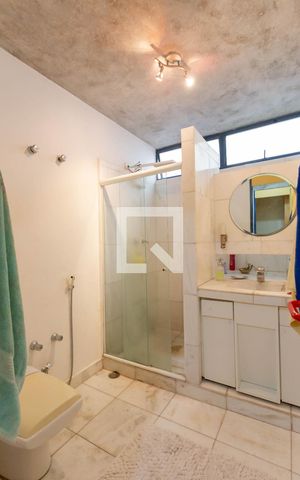 Casa à venda com 280m², 3 quartos e 2 vagas Casa à venda com 280m², 3 quartos e 2 vagasBAnheiro Suite