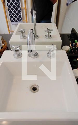 Apartamento à venda com 157m², 3 quartos e 3 vagas Apartamento à venda com 157m², 3 quartos e 3 vagasBanheiro da Suíte 1