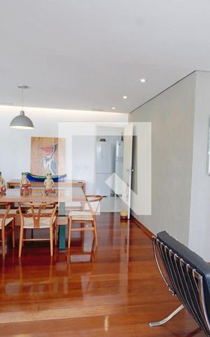 Apartamento à venda com 157m², 3 quartos e 3 vagas Apartamento à venda com 157m², 3 quartos e 3 vagasSala