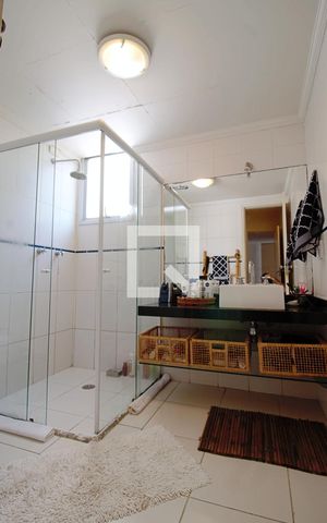Apartamento à venda com 157m², 3 quartos e 3 vagas Apartamento à venda com 157m², 3 quartos e 3 vagasBanheiro da Suíte 1