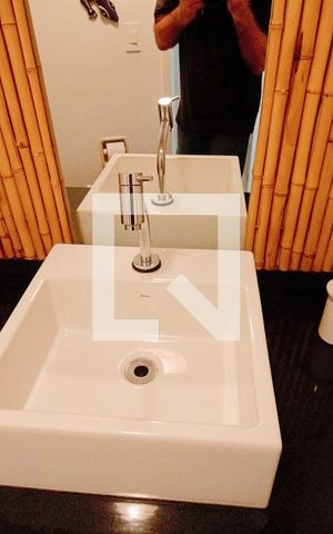 Apartamento à venda com 157m², 3 quartos e 3 vagas Apartamento à venda com 157m², 3 quartos e 3 vagasLavabo
