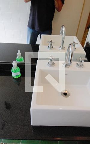 Apartamento à venda com 157m², 3 quartos e 3 vagas Apartamento à venda com 157m², 3 quartos e 3 vagasBanheiro da Suíte 2