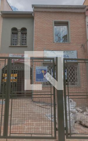Casa para alugar com 150m², 4 quartos e 1 vaga Casa para alugar com 150m², 4 quartos e 1 vagafachada