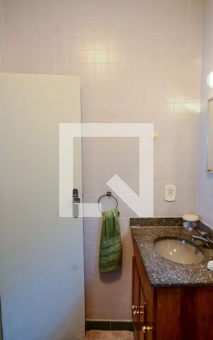 Casa à venda com 200m², 4 quartos e sem vaga Casa à venda com 200m², 4 quartos e sem vagaBanheiro de serviço